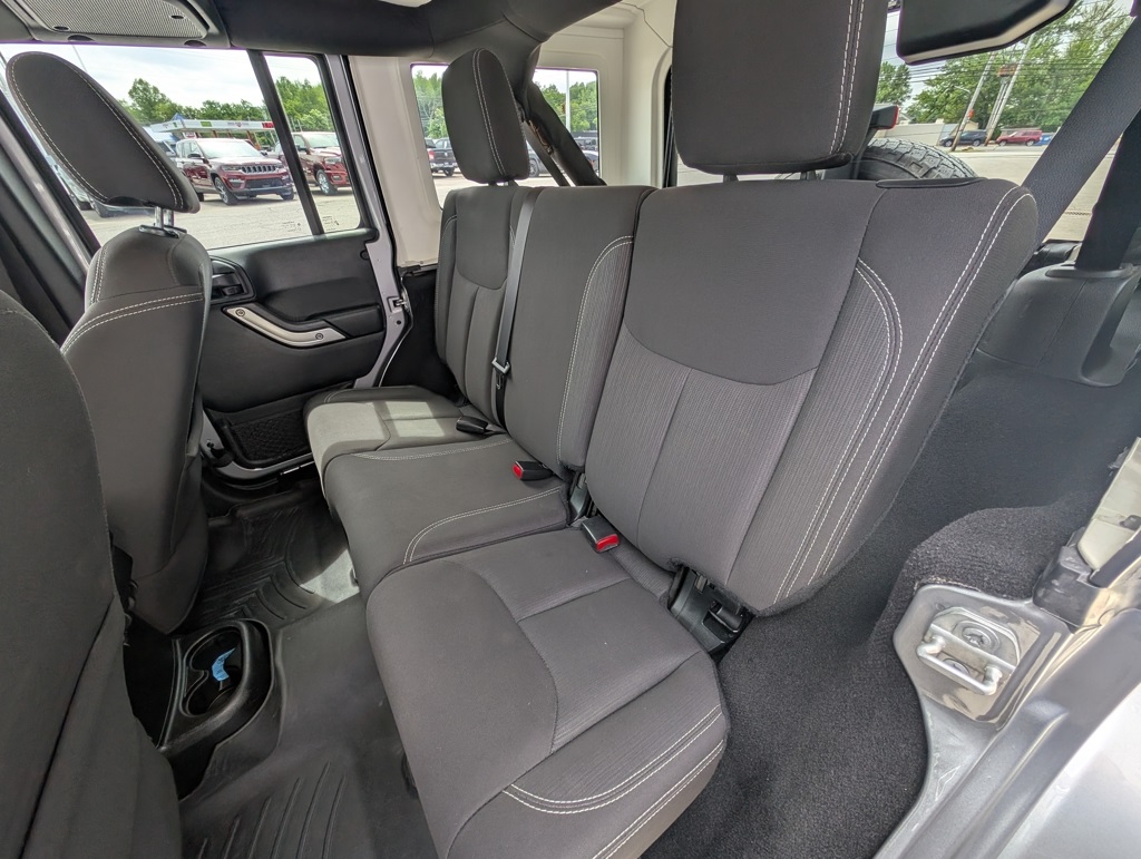 2018 Jeep Wrangler JK Unlimited Sahara Image 12 of 37