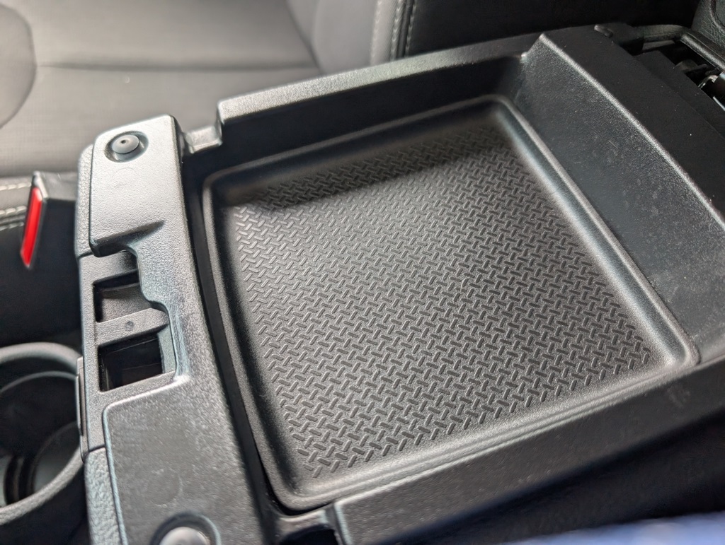 2018 Jeep Wrangler JK Unlimited Sahara Image 24 of 37