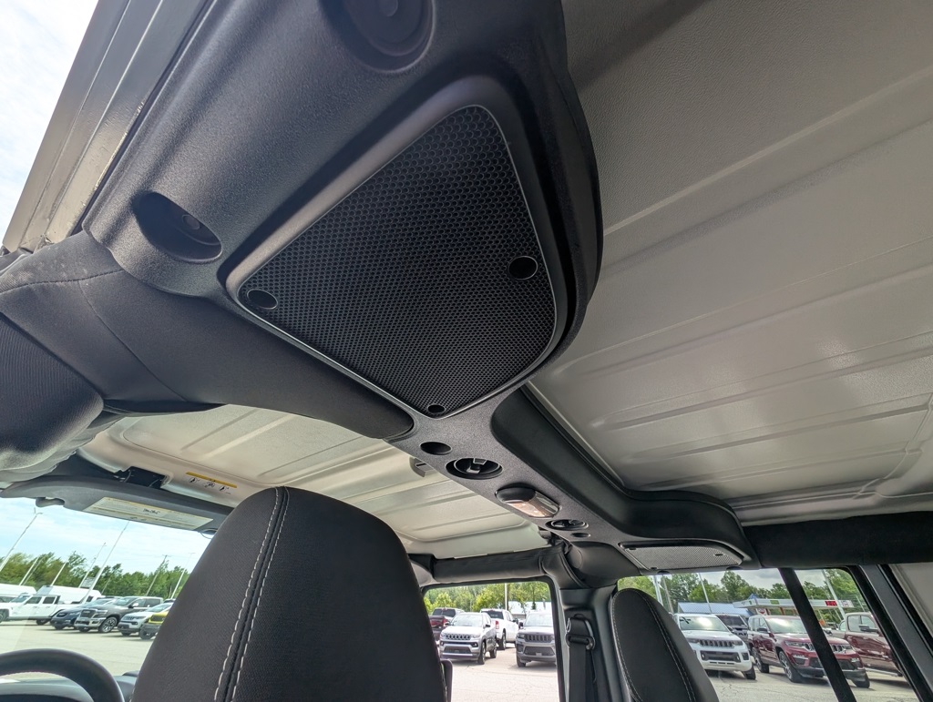 2018 Jeep Wrangler JK Unlimited Sahara Image 35 of 37