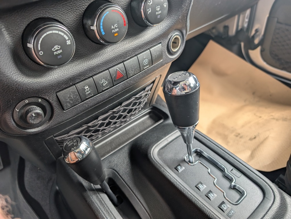 2018 Jeep Wrangler JK Unlimited Sahara Image 21 of 37