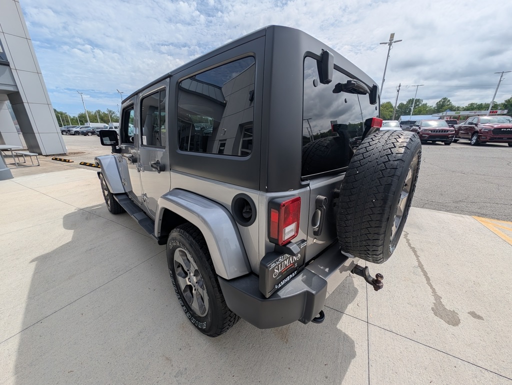 2018 Jeep Wrangler JK Unlimited Sahara Image 5 of 37