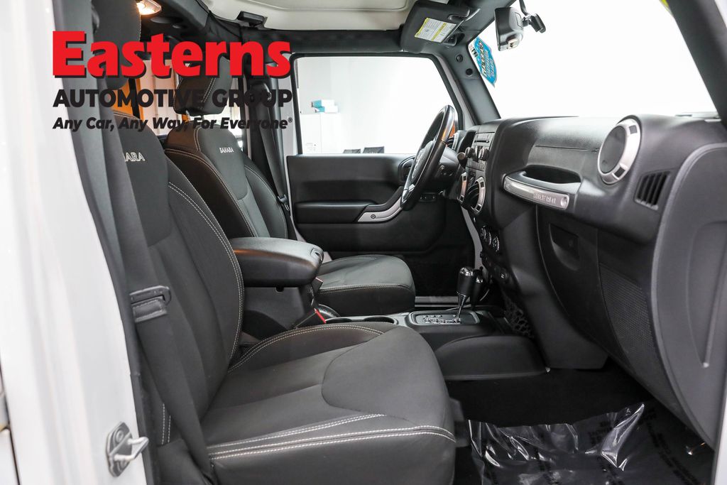 2018 Jeep Wrangler JK Unlimited Sahara Image 44 of 63