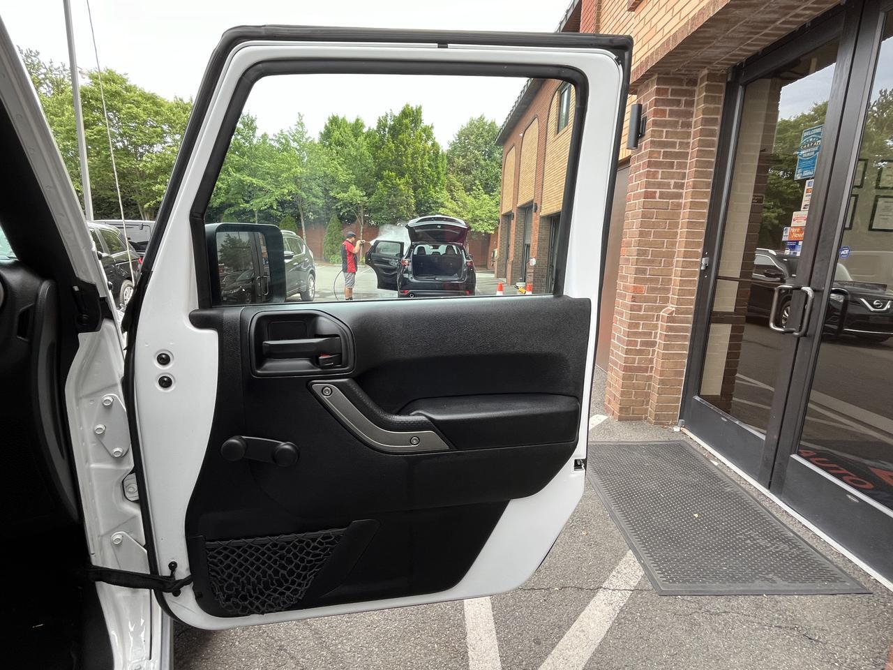 Vehicle image 41 of 63