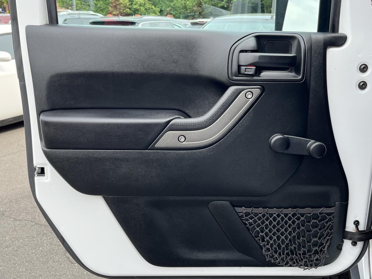 Vehicle image 21 of 63