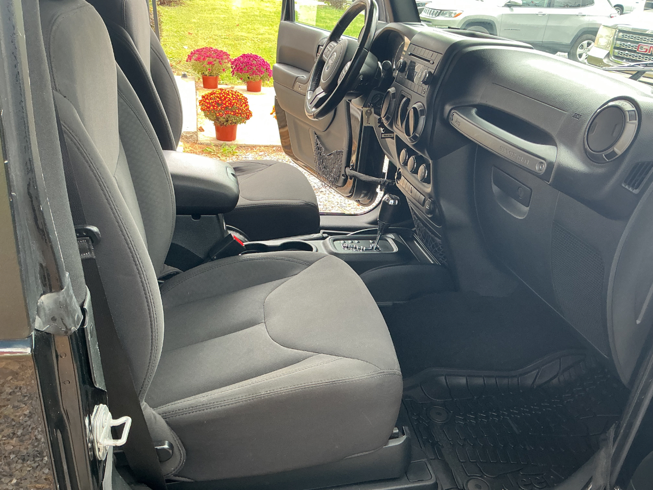 2018 Jeep Wrangler JK Willys Wheeler W Image 10 of 20