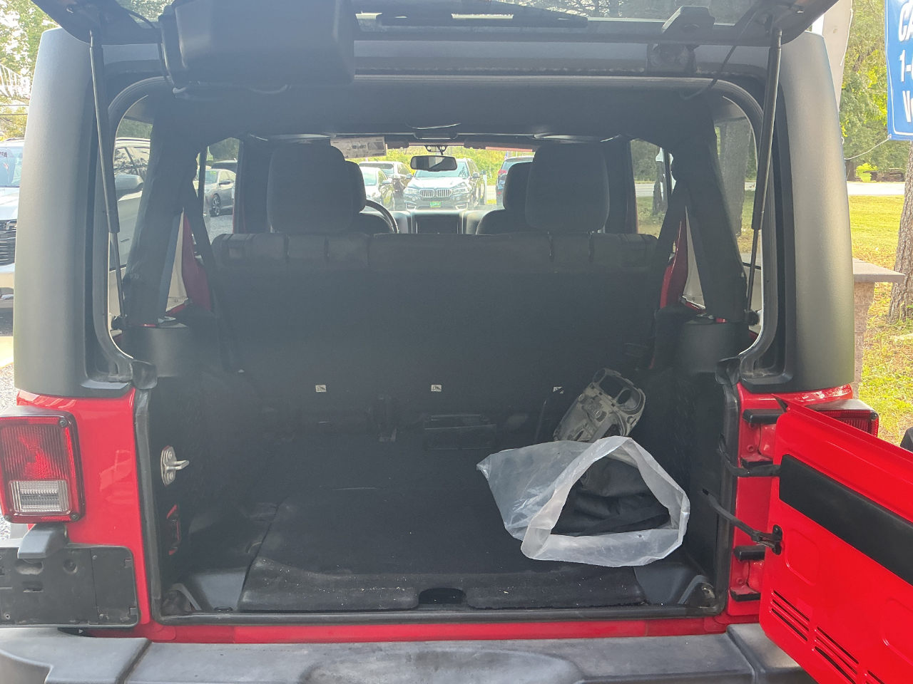 2018 Jeep Wrangler JK Unlimited Sport S Image 11 of 27