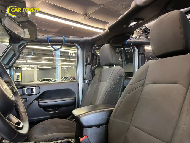 Vehicle image 27 of 41
