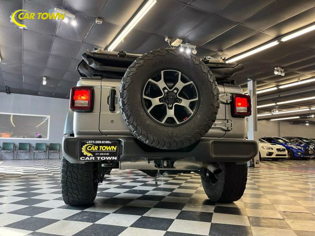 Vehicle image 19 of 41