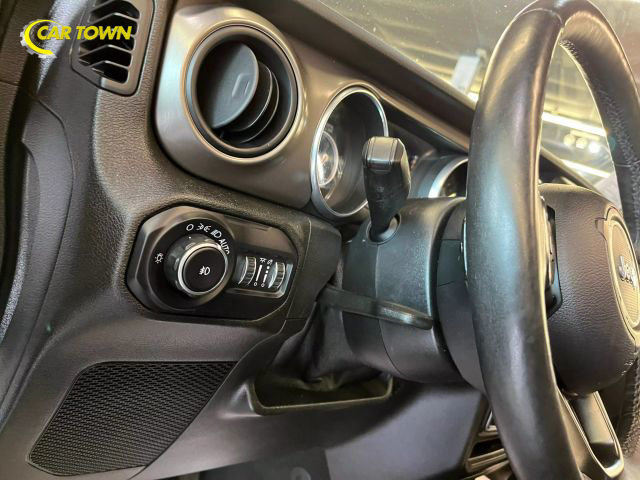 Vehicle image 25 of 41
