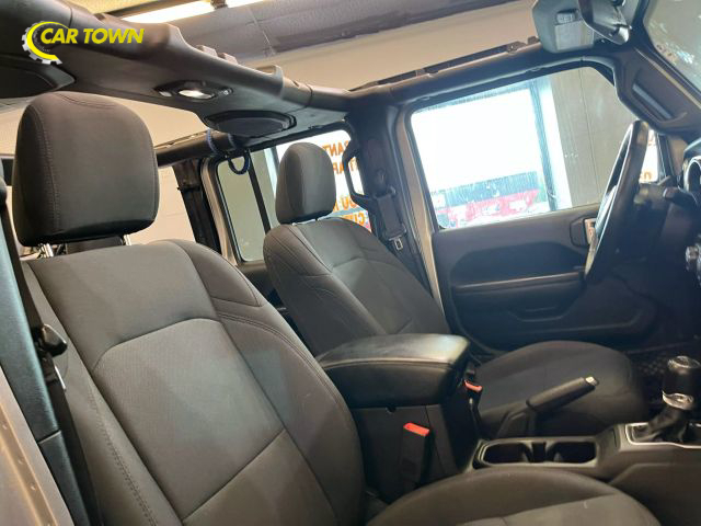 Vehicle image 33 of 41