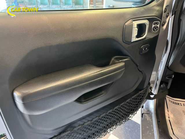 Vehicle image 24 of 41