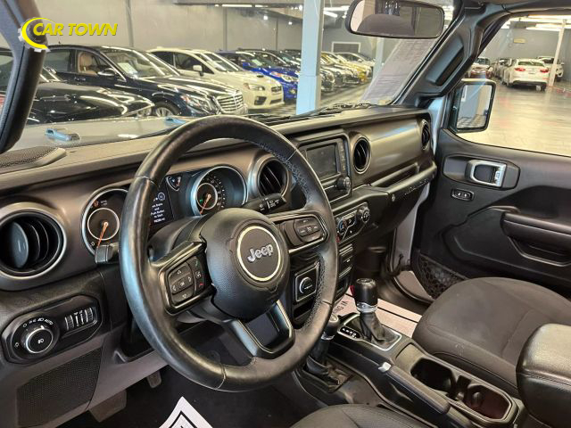Vehicle image 31 of 41