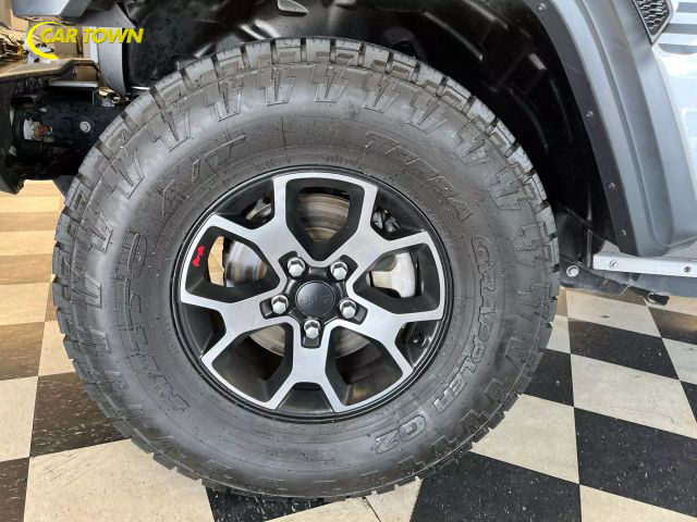 Vehicle image 23 of 41
