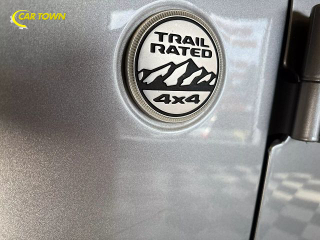 Vehicle image 21 of 41