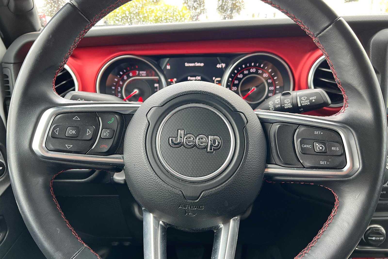 Vehicle image 21 of 25