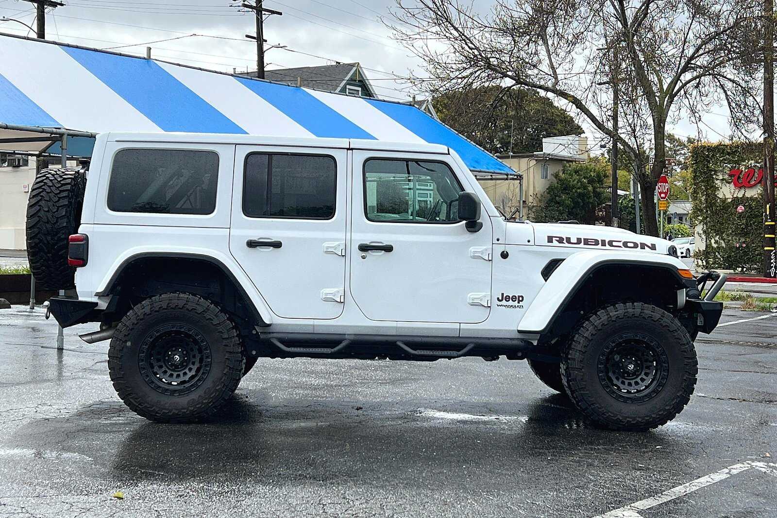 Vehicle image 4 of 25