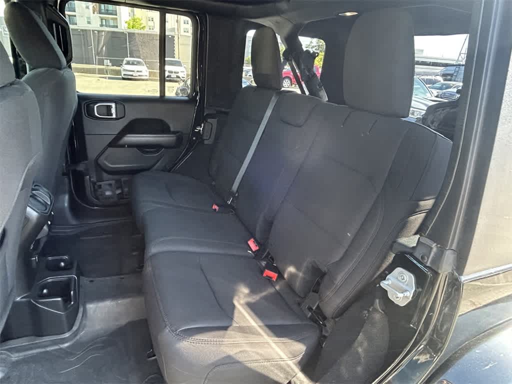 Vehicle image 13 of 21