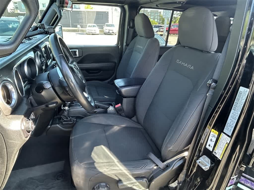 Vehicle image 11 of 21