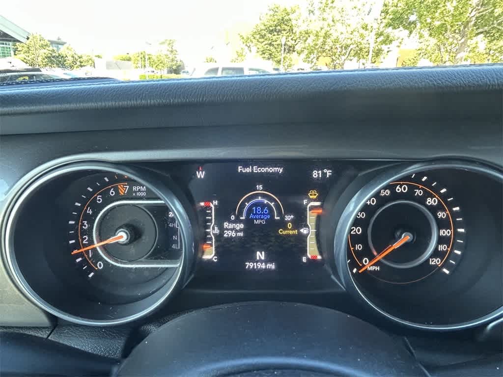 Vehicle image 18 of 21