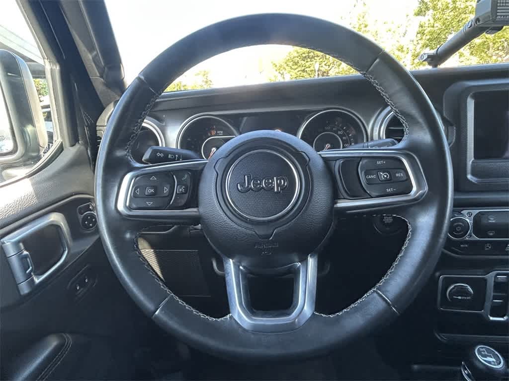 Vehicle image 15 of 21