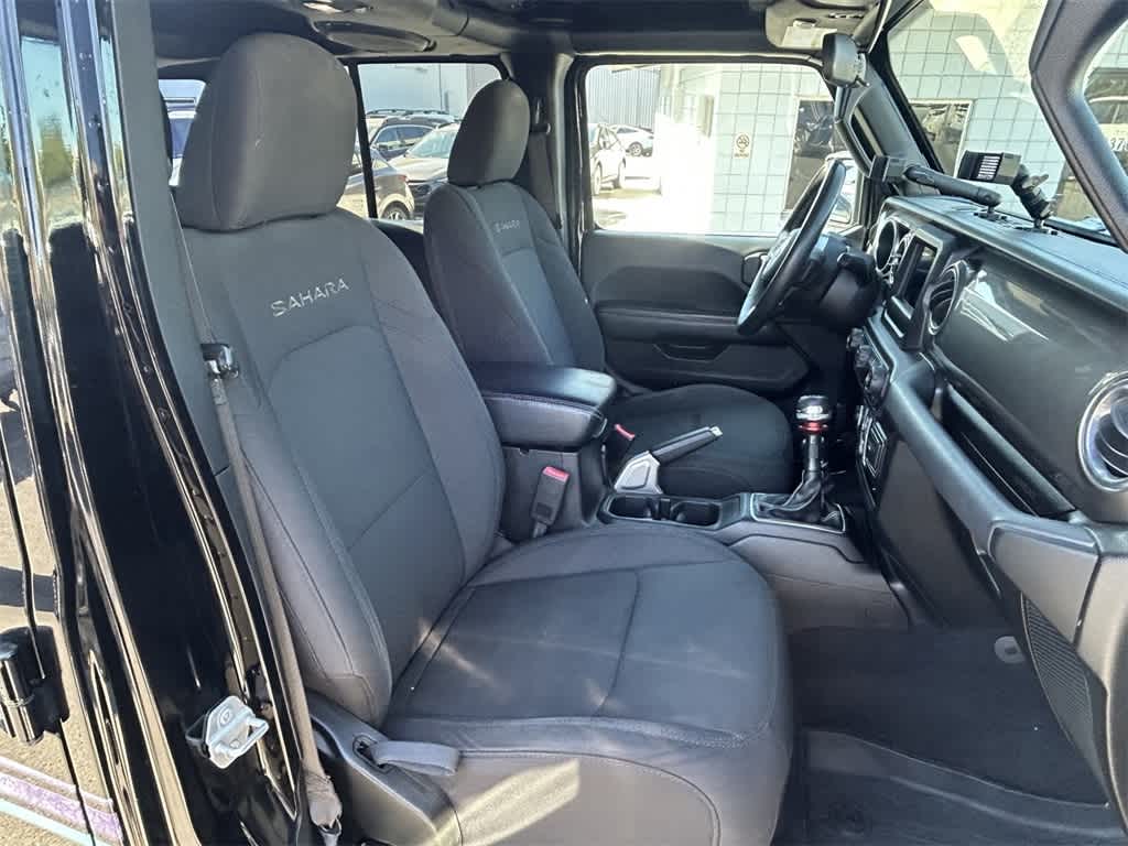 Vehicle image 14 of 21