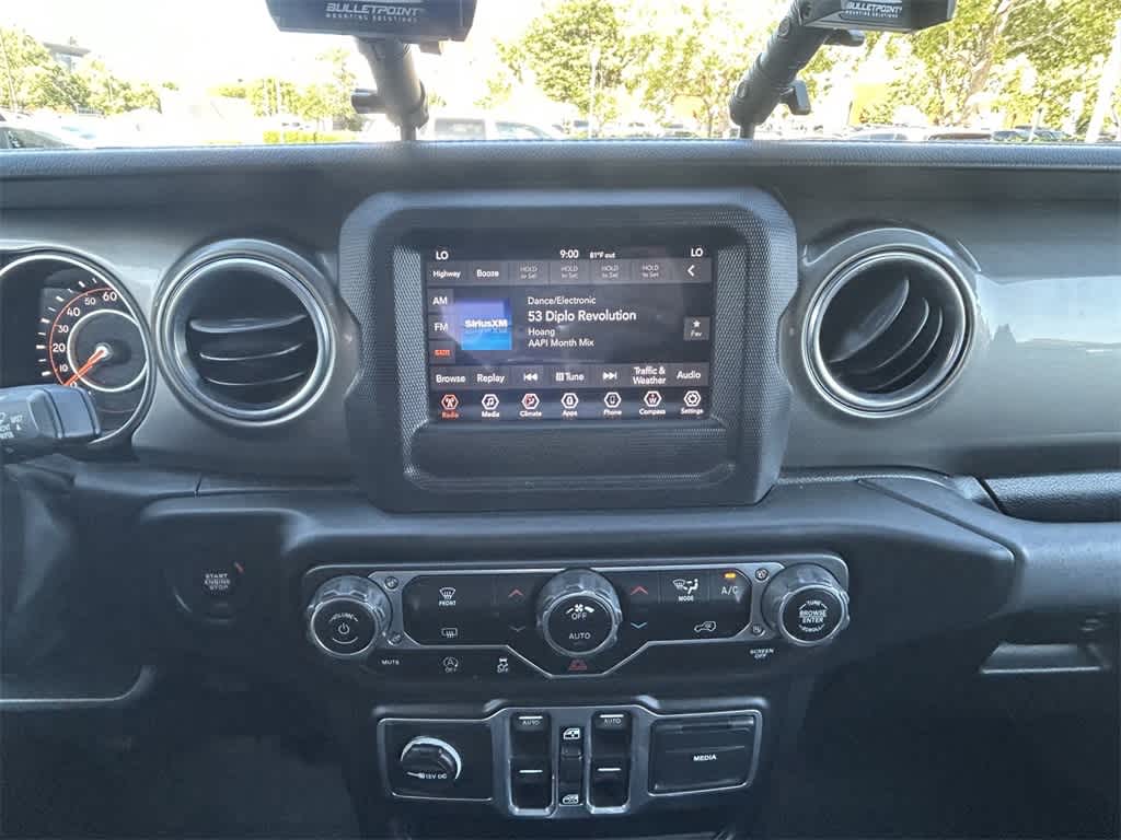 Vehicle image 16 of 21