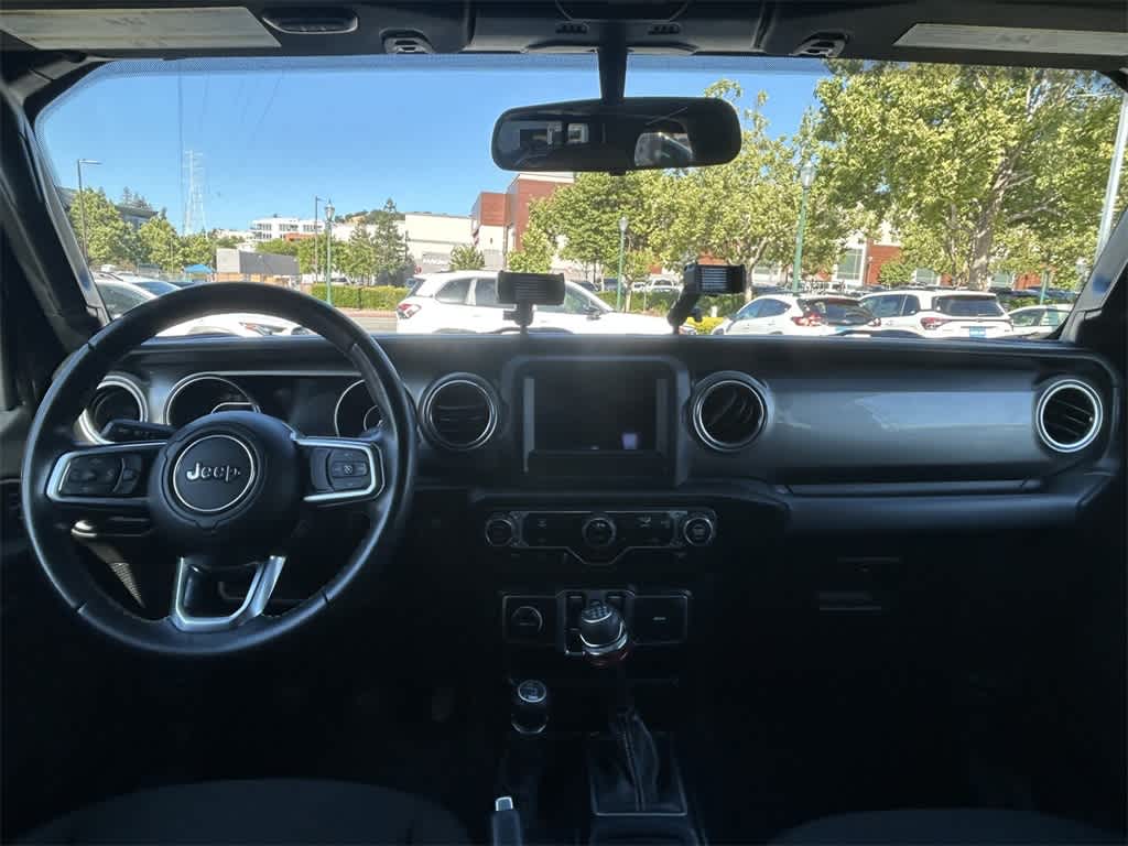 Vehicle image 10 of 21