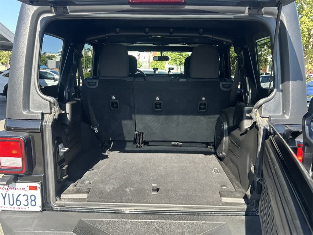 Vehicle image 19 of 21