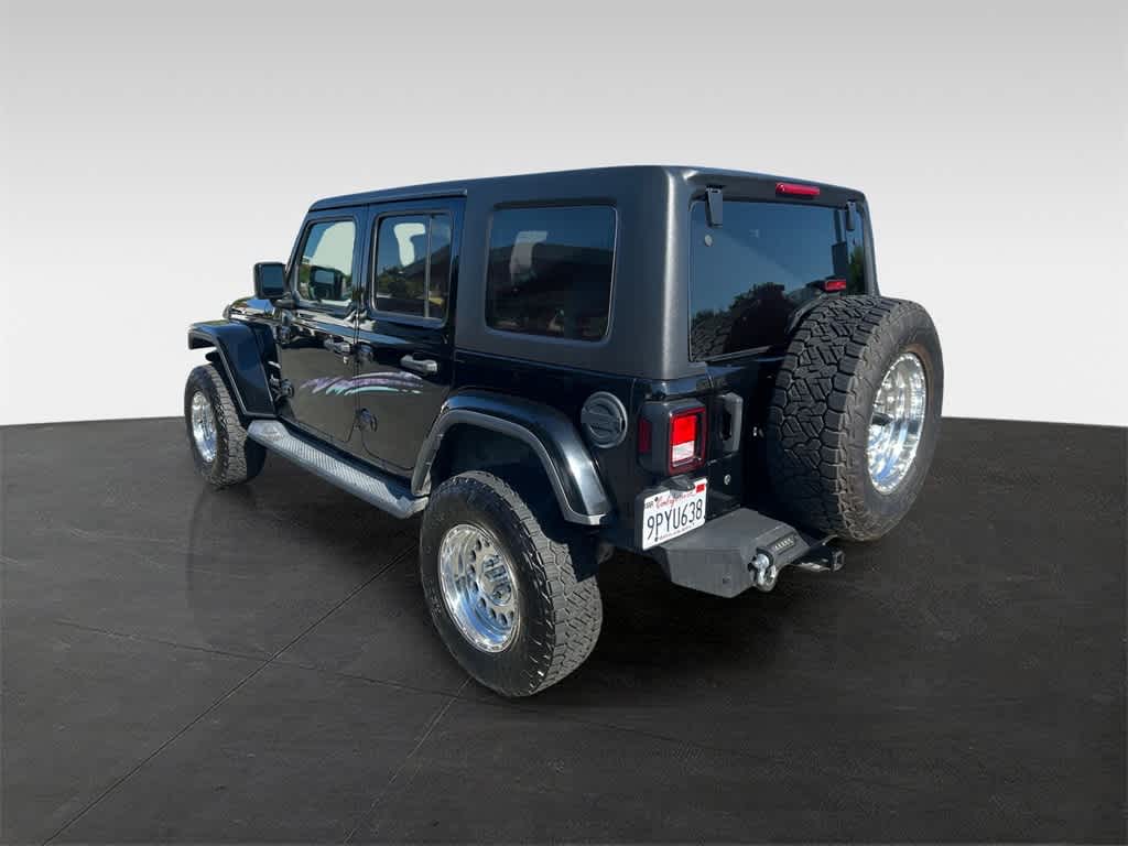 Vehicle image 4 of 21