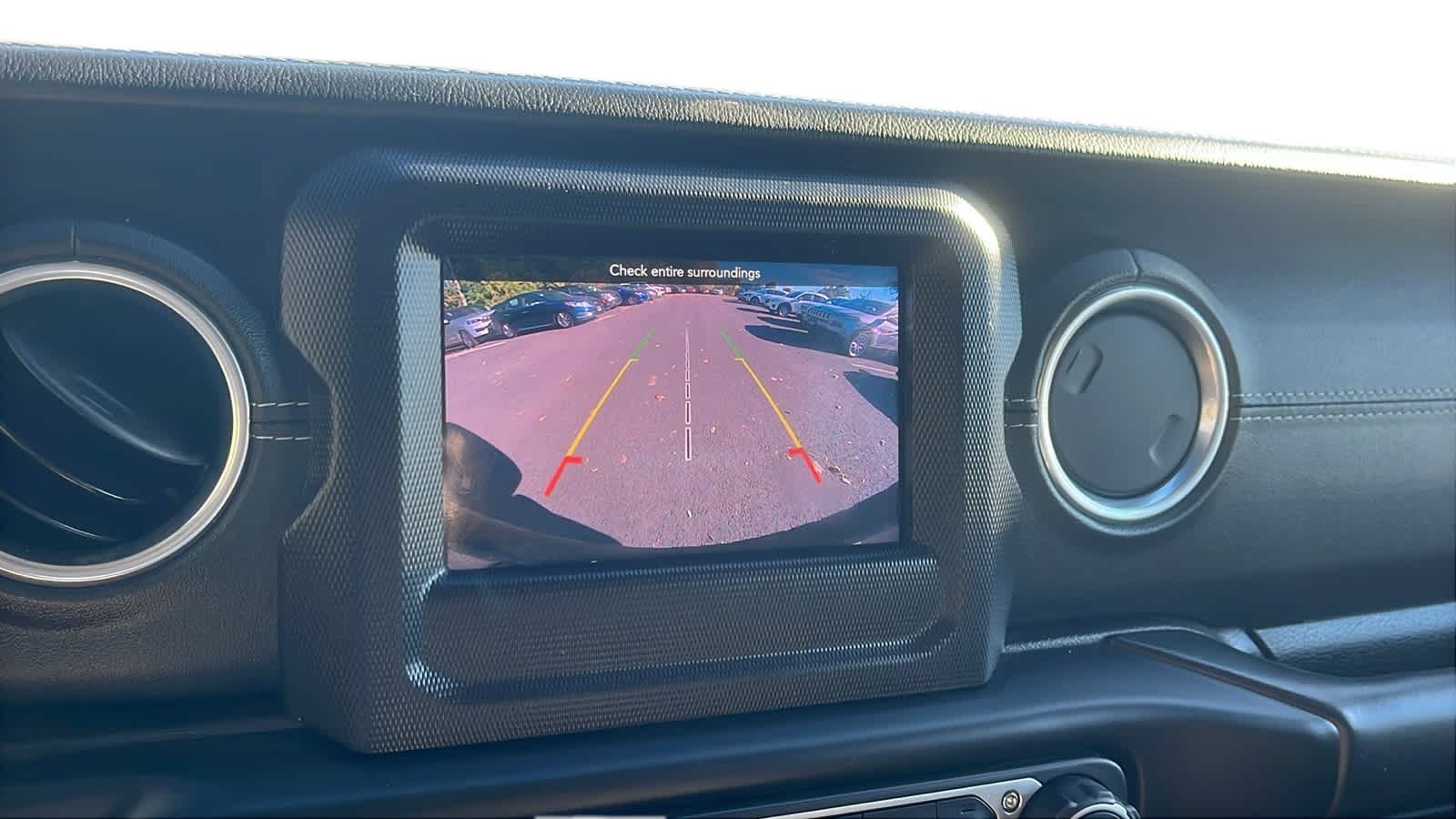 2018 Jeep Wrangler Unlimited Sahara Image 17 of 24