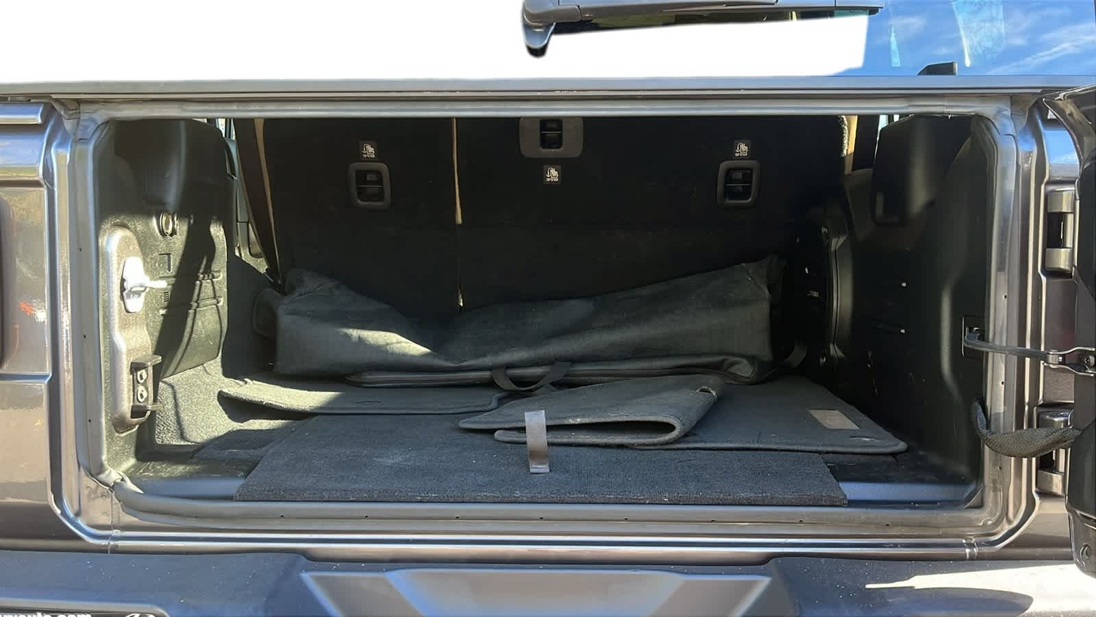 2018 Jeep Wrangler Unlimited Sahara Image 8 of 24