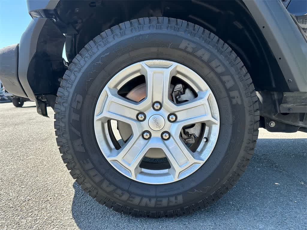 Vehicle image 8 of 21