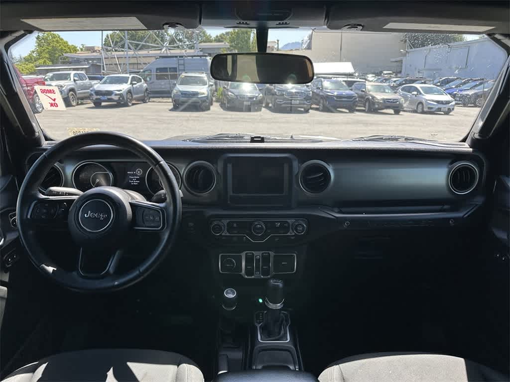 Vehicle image 10 of 21