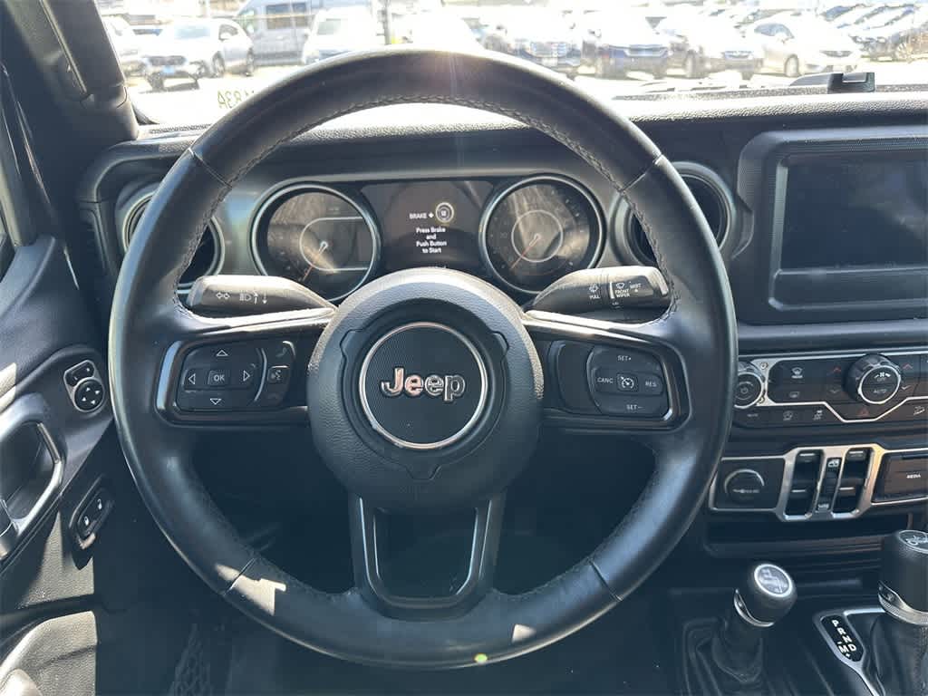 Vehicle image 15 of 21