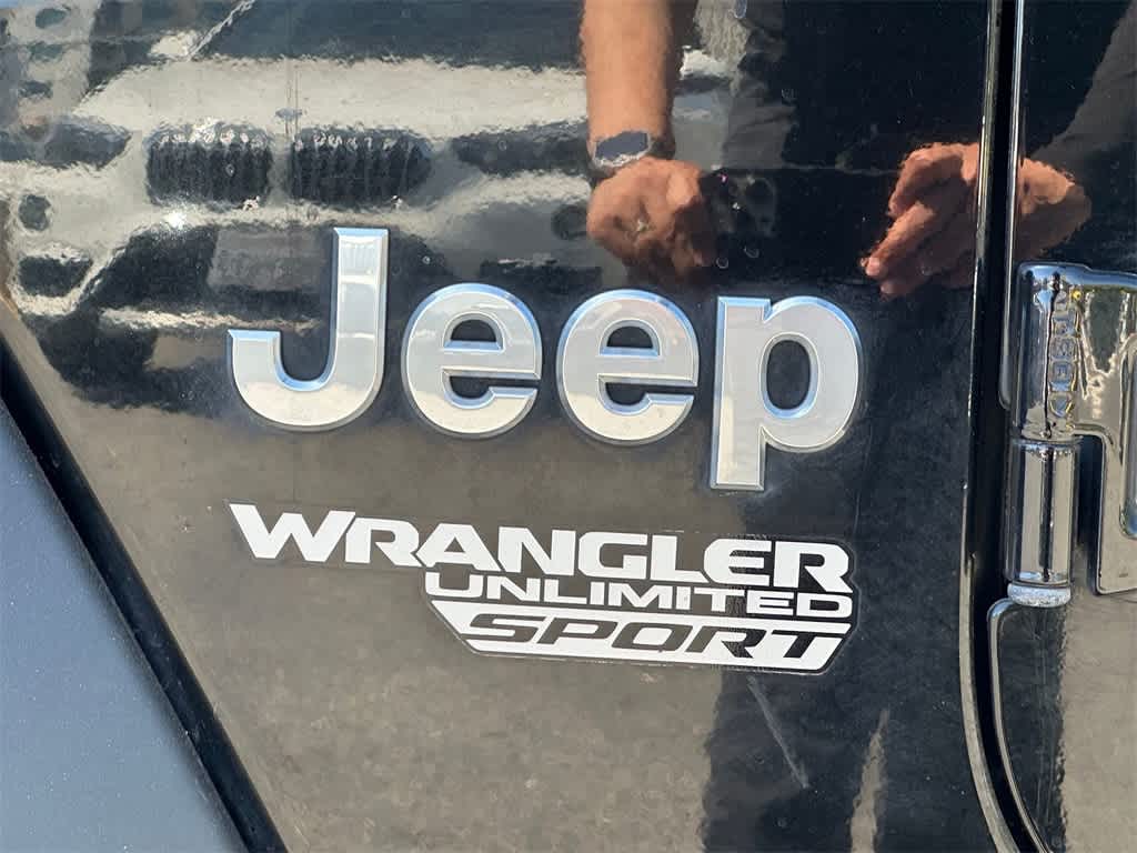Vehicle image 7 of 21