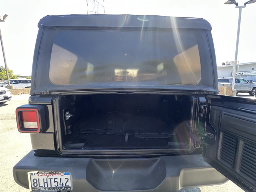Vehicle image 19 of 21