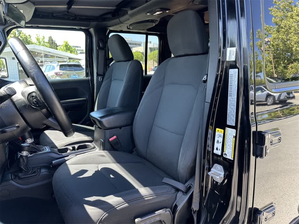 Vehicle image 11 of 21