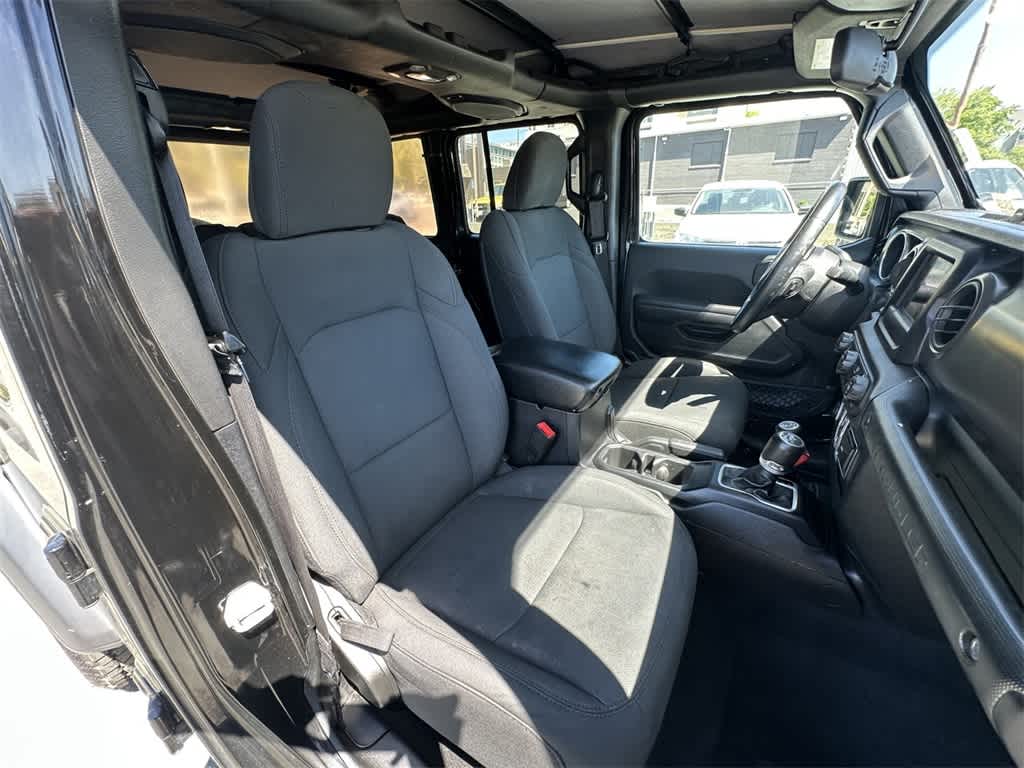 Vehicle image 14 of 21