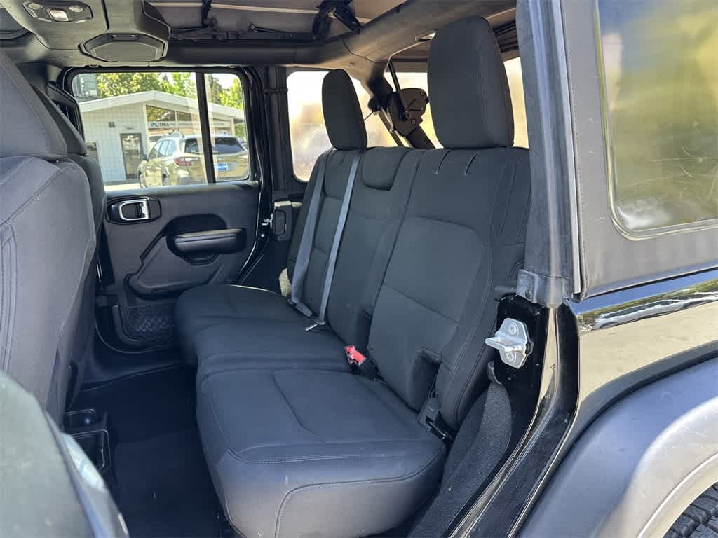 Vehicle image 13 of 21