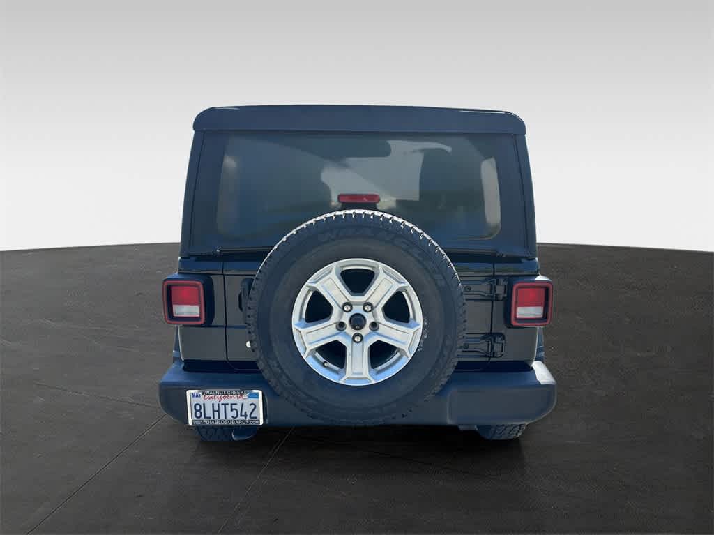 Vehicle image 4 of 21