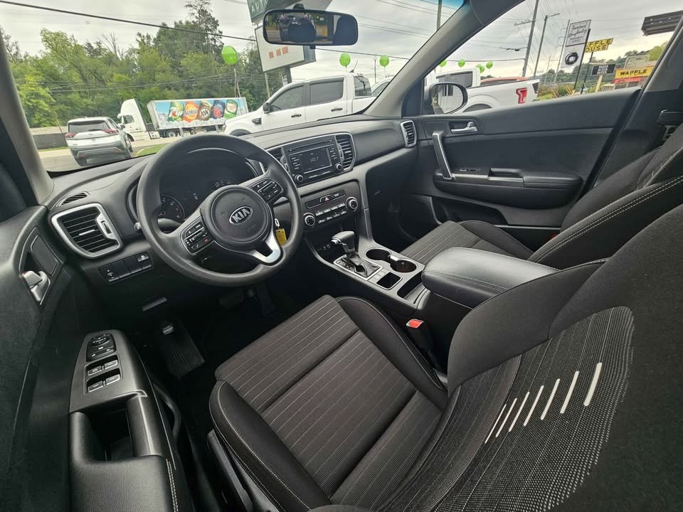 Vehicle image 10 of 14