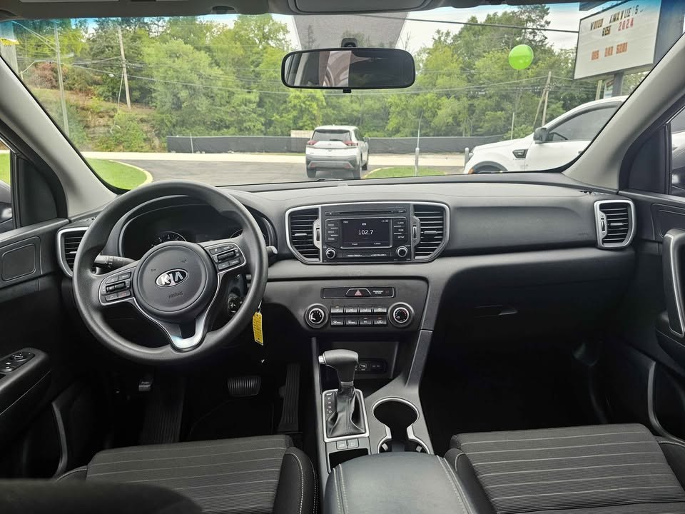 Vehicle image 9 of 14