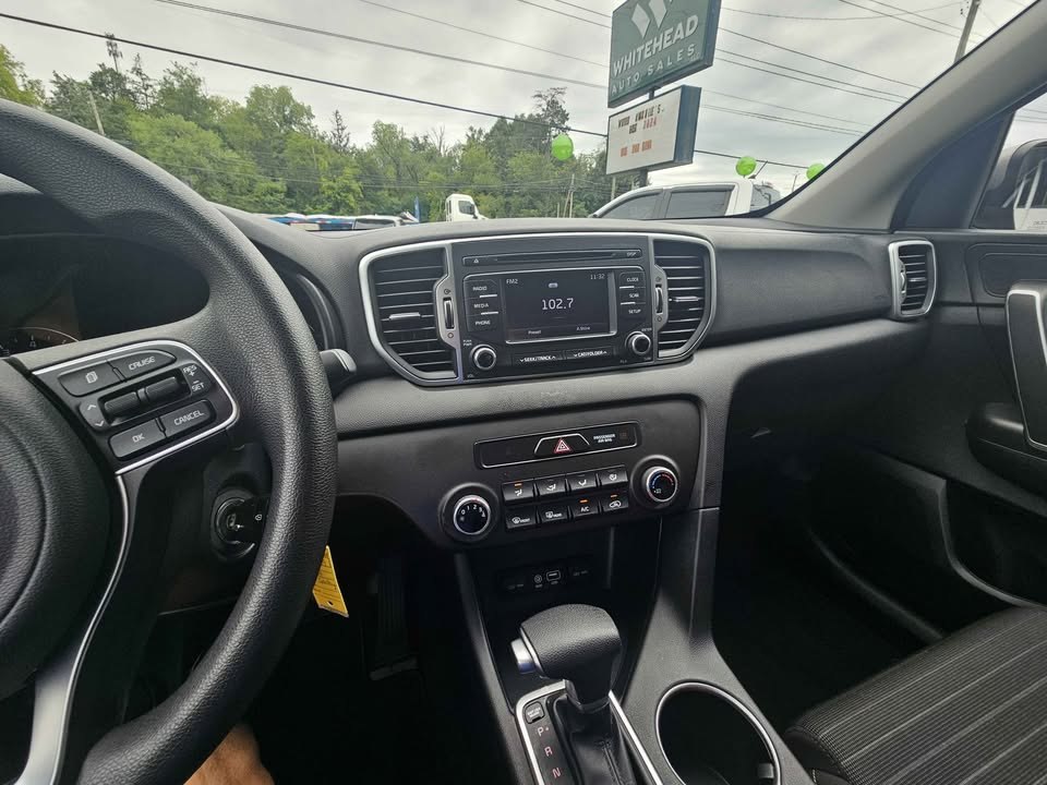 Vehicle image 11 of 14