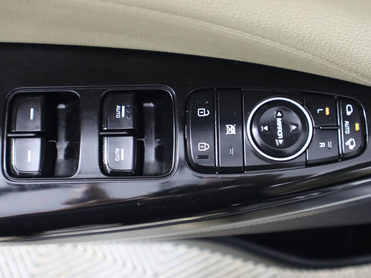 Vehicle image 29 of 47
