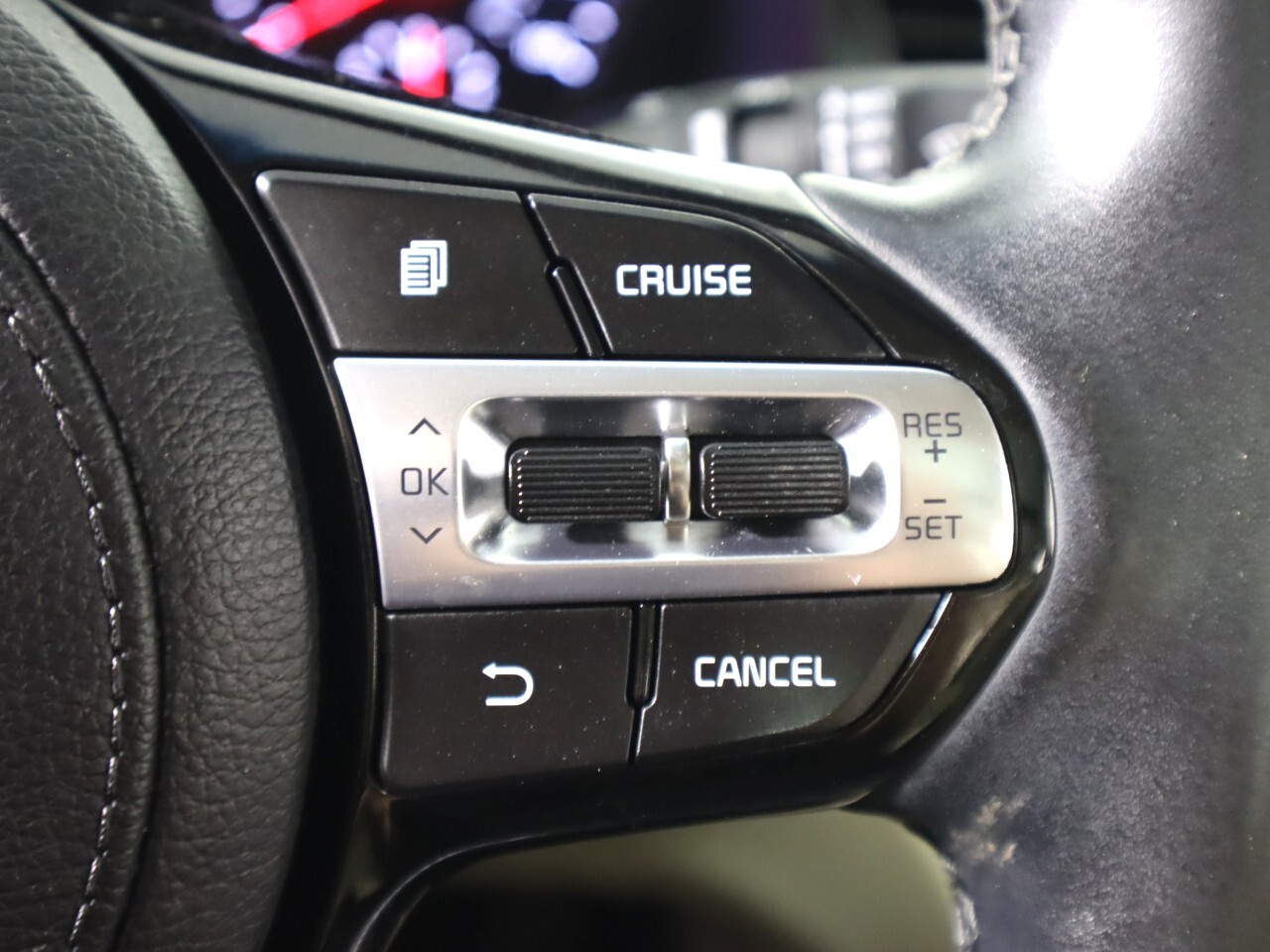 Vehicle image 11 of 47