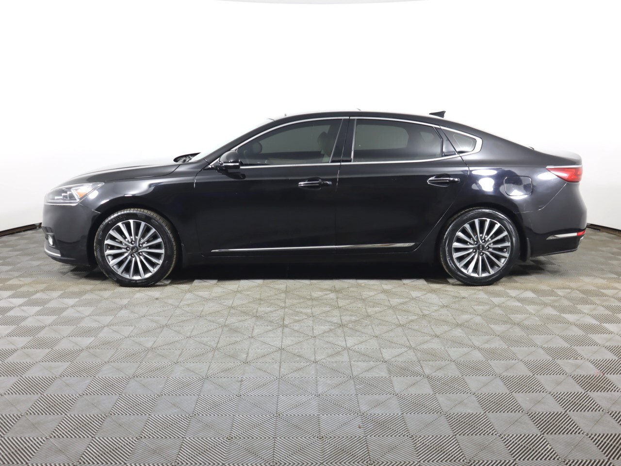 Vehicle image 7 of 47