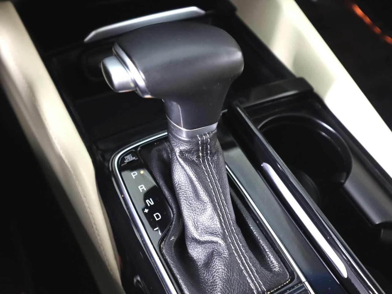 Vehicle image 26 of 47