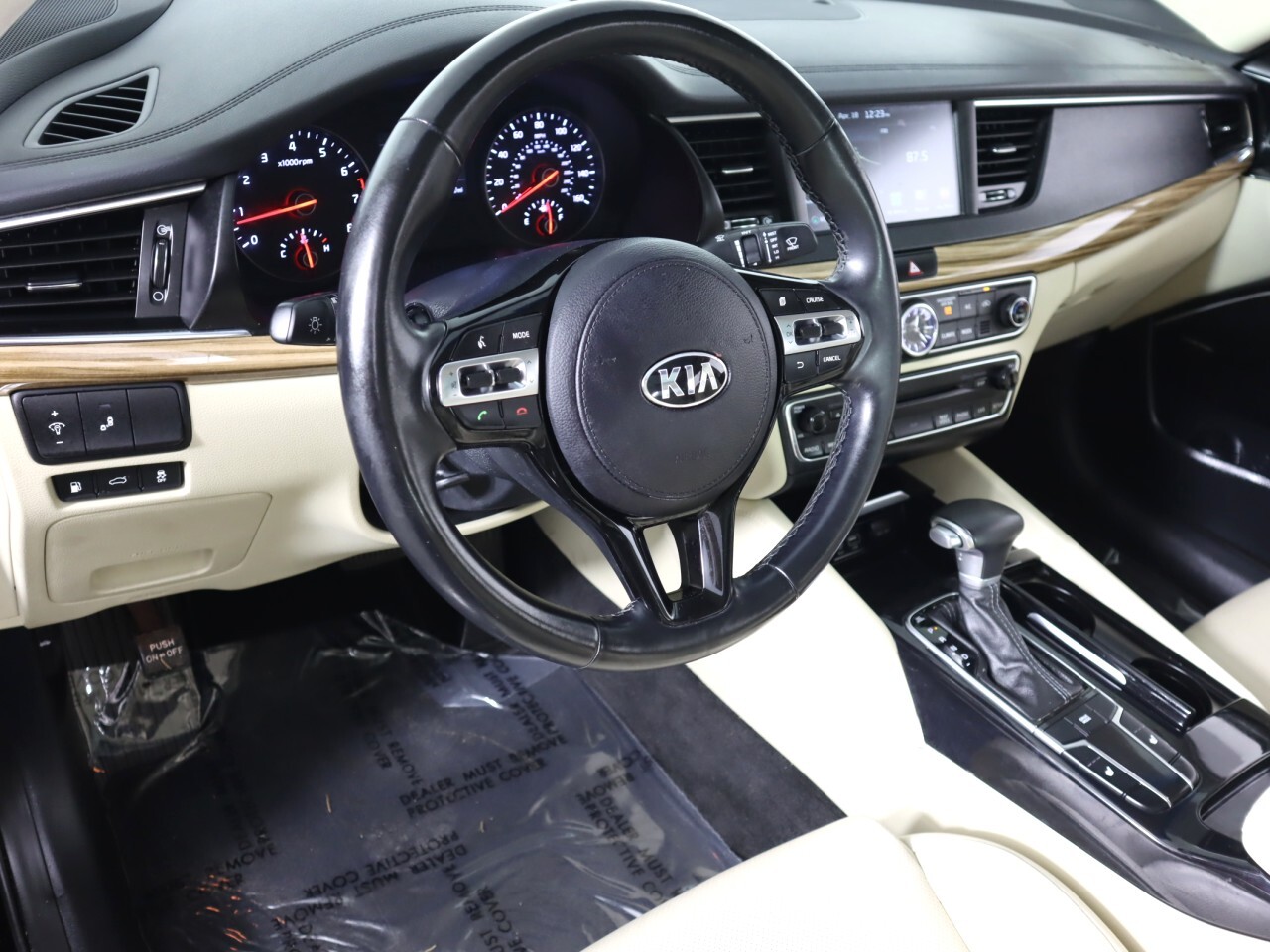 Vehicle image 8 of 47