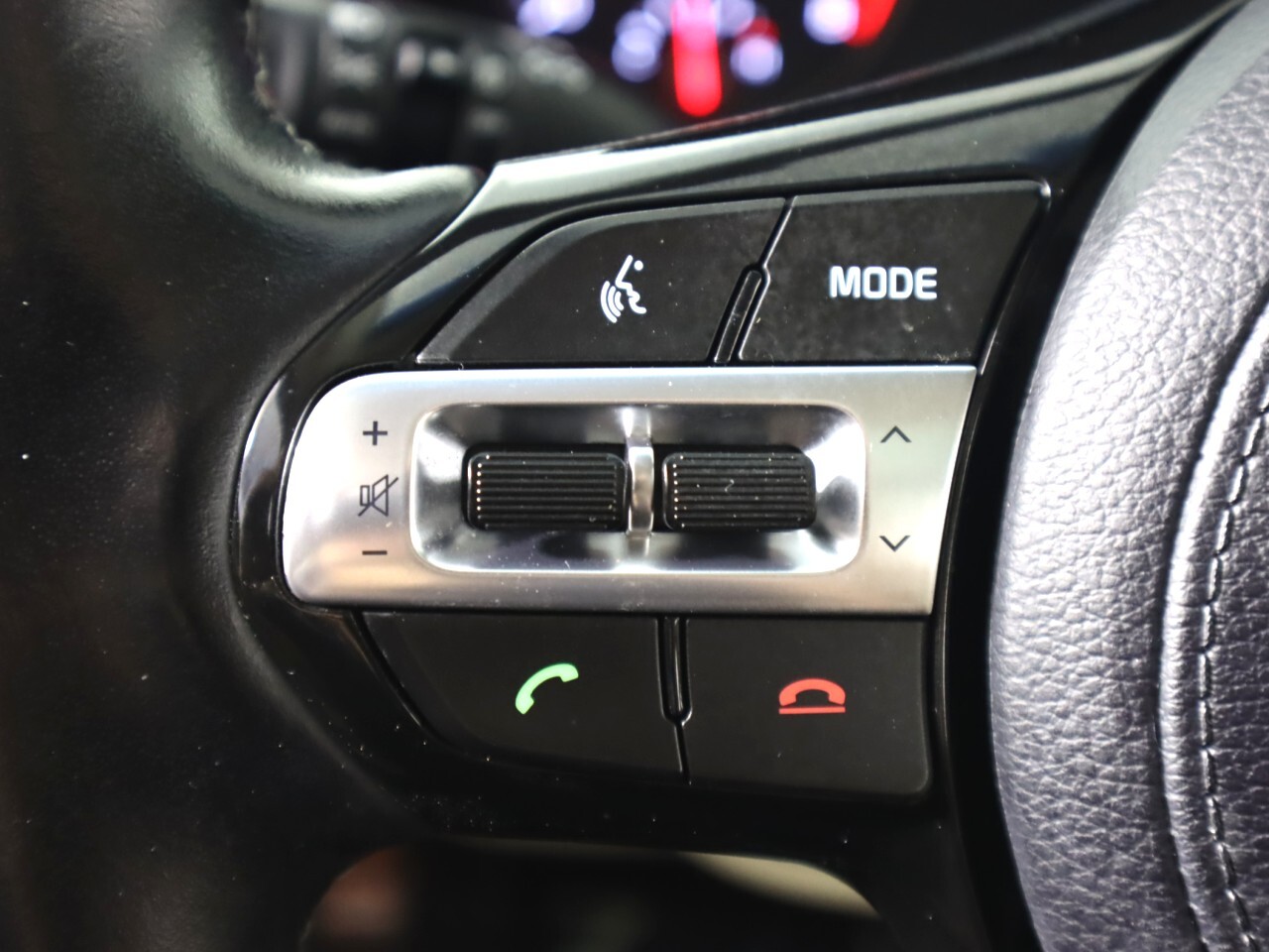 Vehicle image 10 of 47