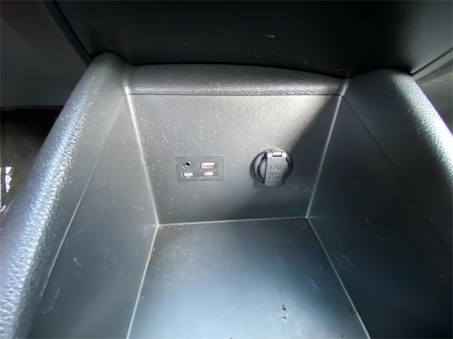Vehicle image 28 of 32